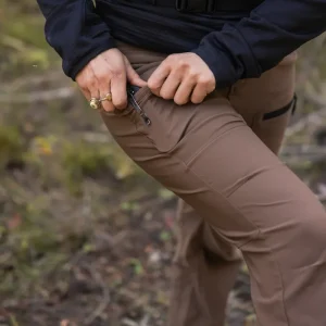 Alternative view of Women's Terrain Pant (Coyote Brown)